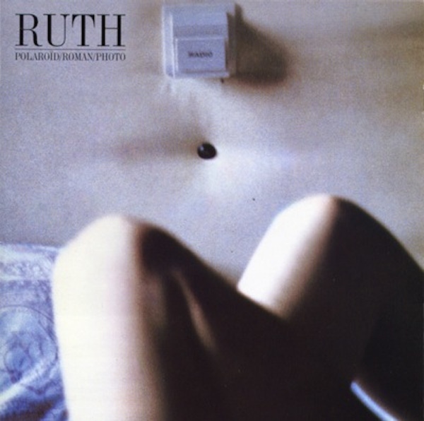 Ruth – Polaroïd / Roman / Photo