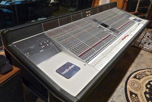 dr-dre-mixing-console